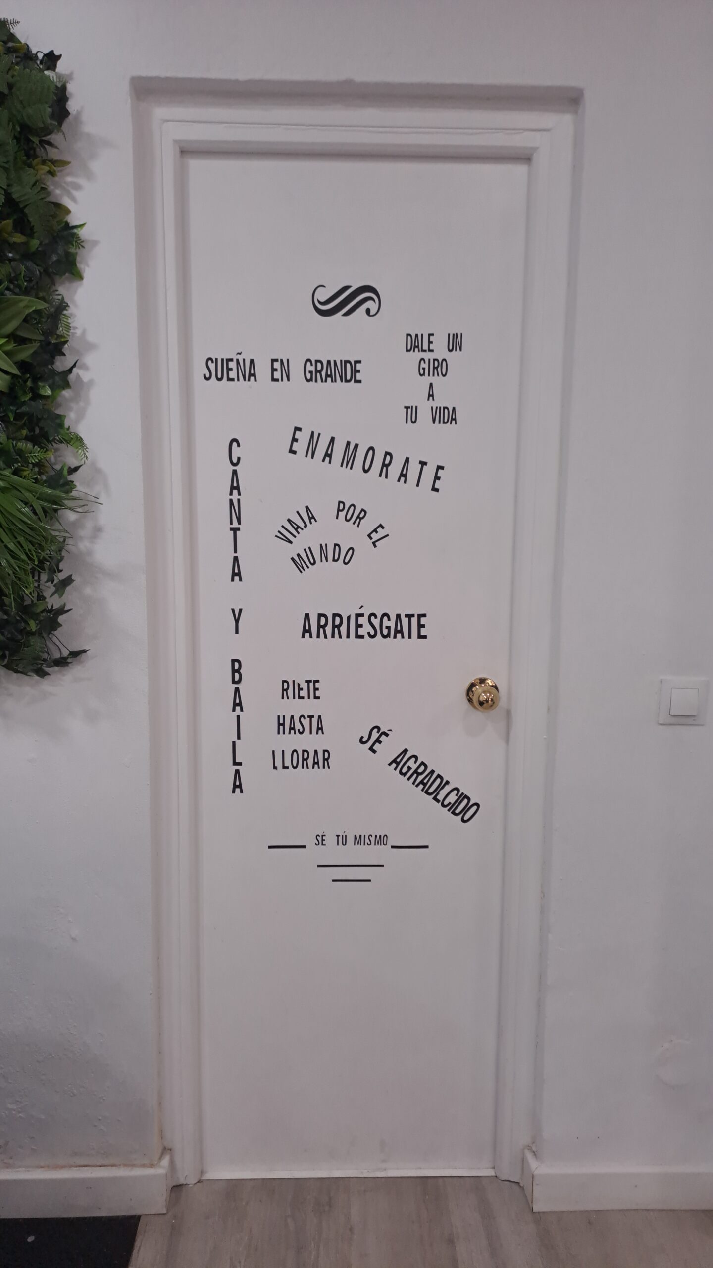 Servicios profesionales de Centro Estética Marbella 14 Centro Estética Marbella - Tratamientos estéticos pensados para ti, con resultados visibles y cuidados personalizados. | Sheila Aranguren - 13