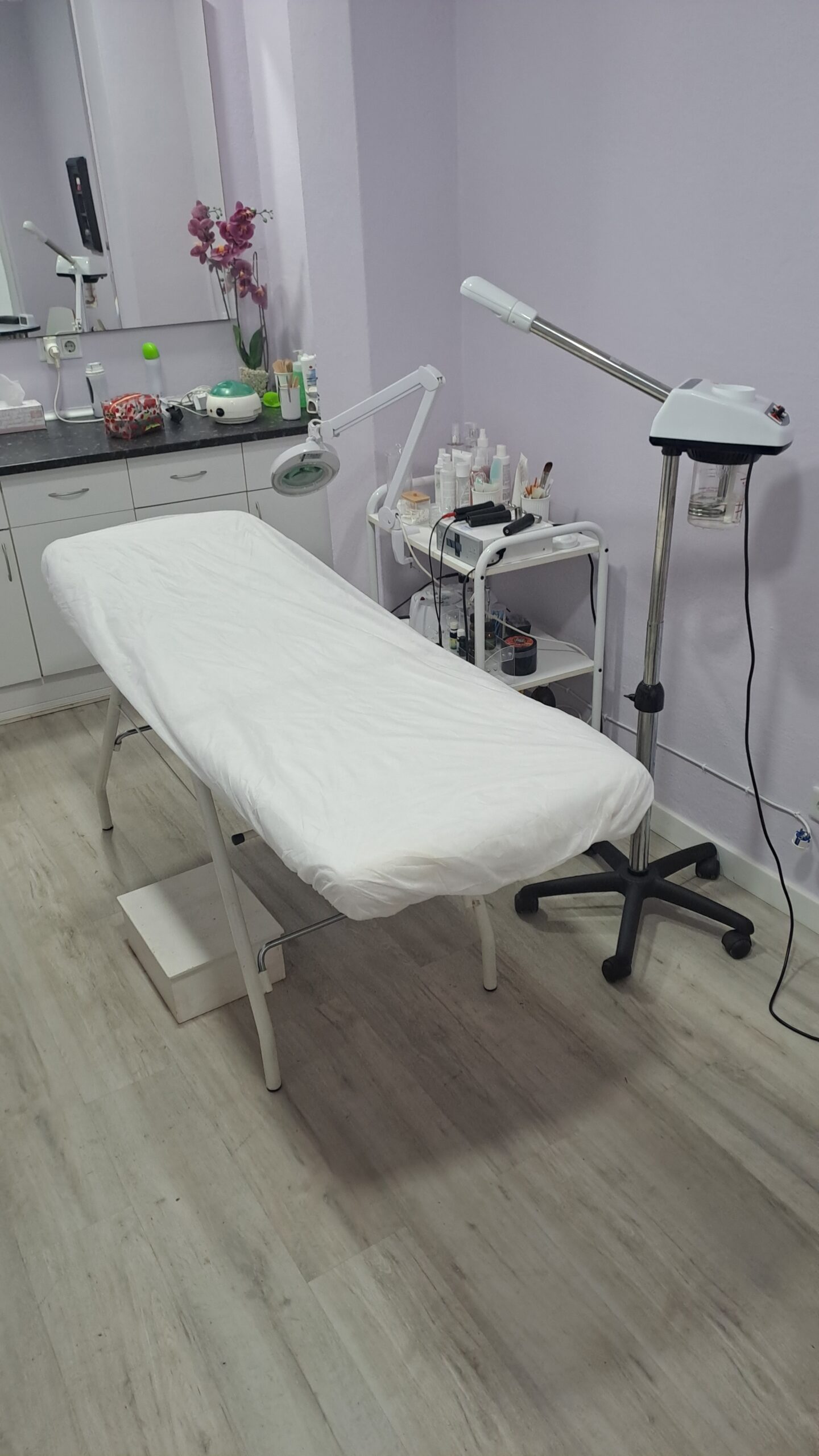 Servicios profesionales de Centro Estética Marbella 12 Centro Estética Marbella - Tratamientos estéticos pensados para ti, con resultados visibles y cuidados personalizados. | Sheila Aranguren - 11
